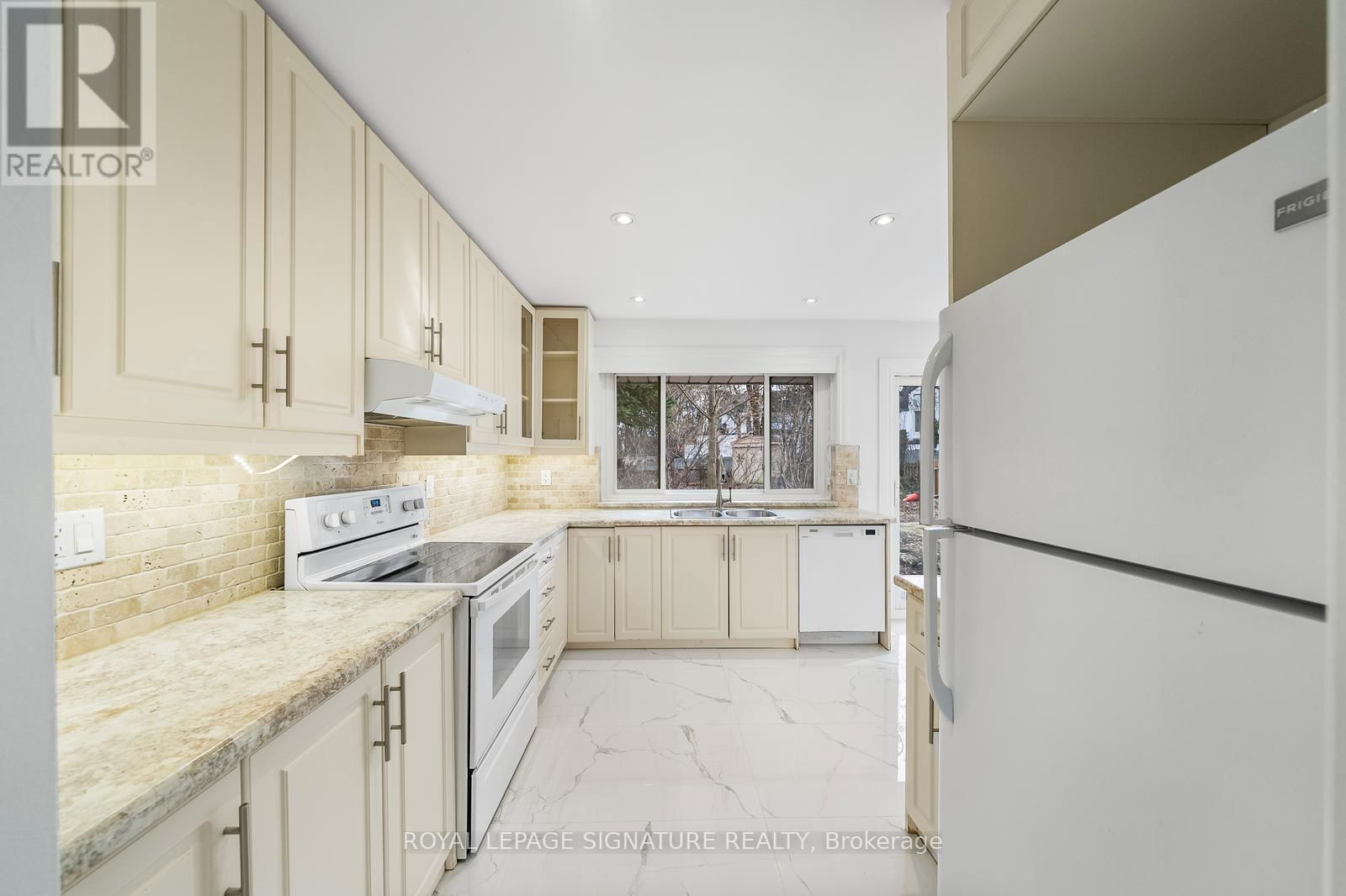 21 DONWOODS DRIVE Image 8