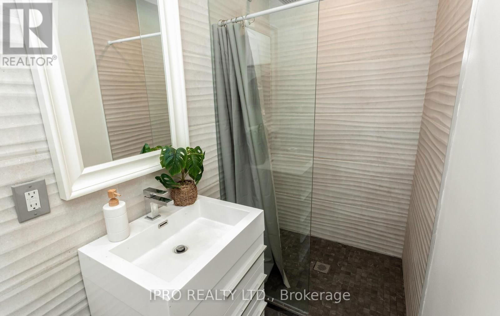 103 ALLINGHAM GARDENS Image 20