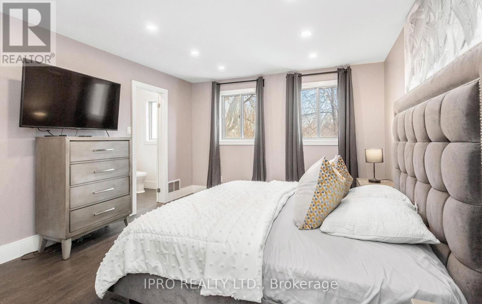 103 ALLINGHAM GARDENS Image 24