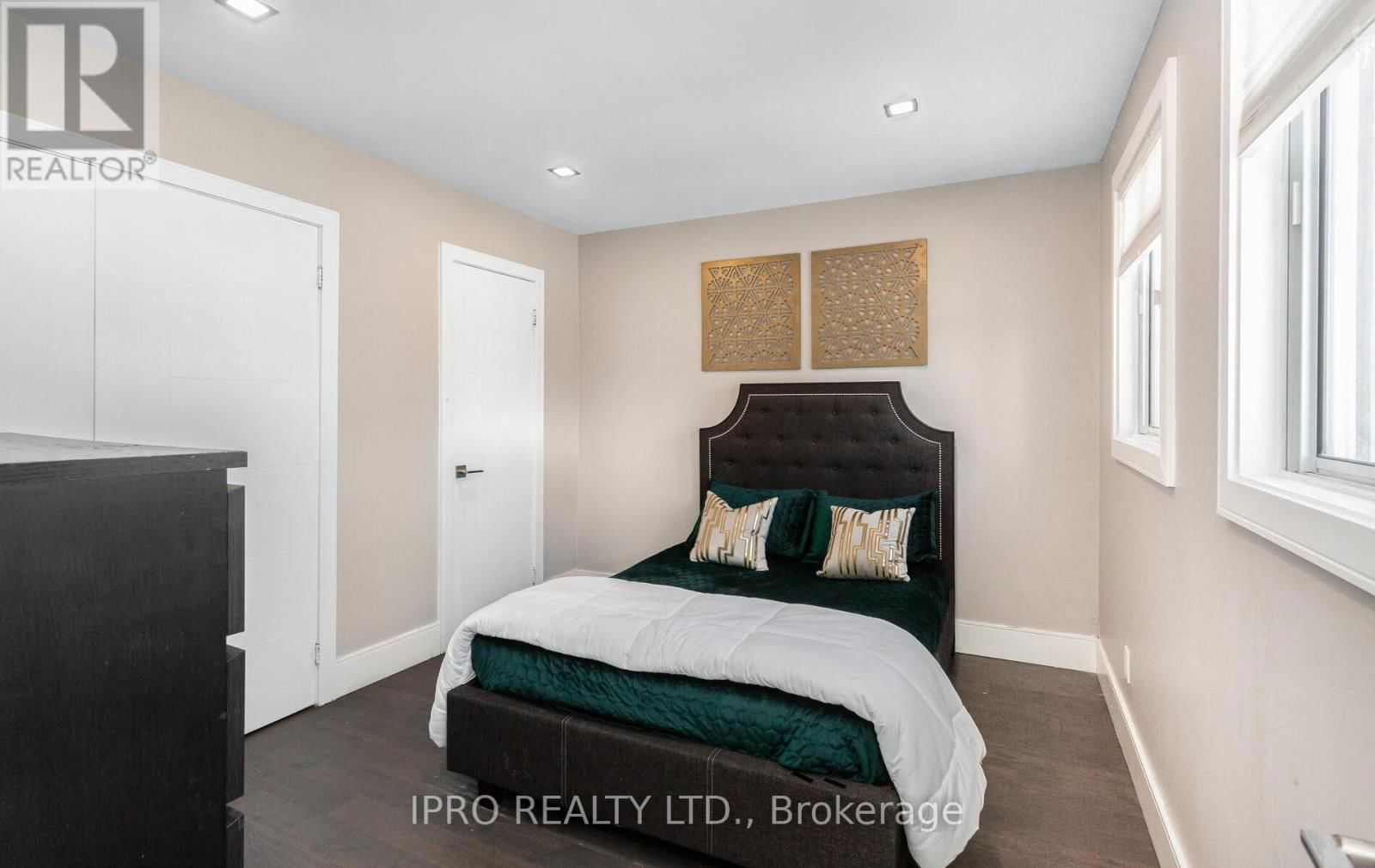 103 ALLINGHAM GARDENS Image 31