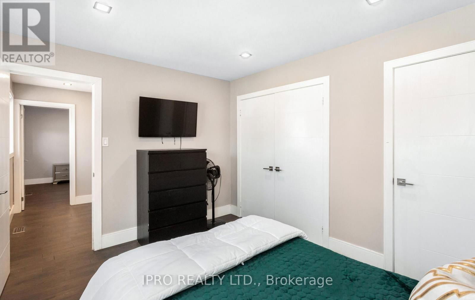 103 ALLINGHAM GARDENS Image 32