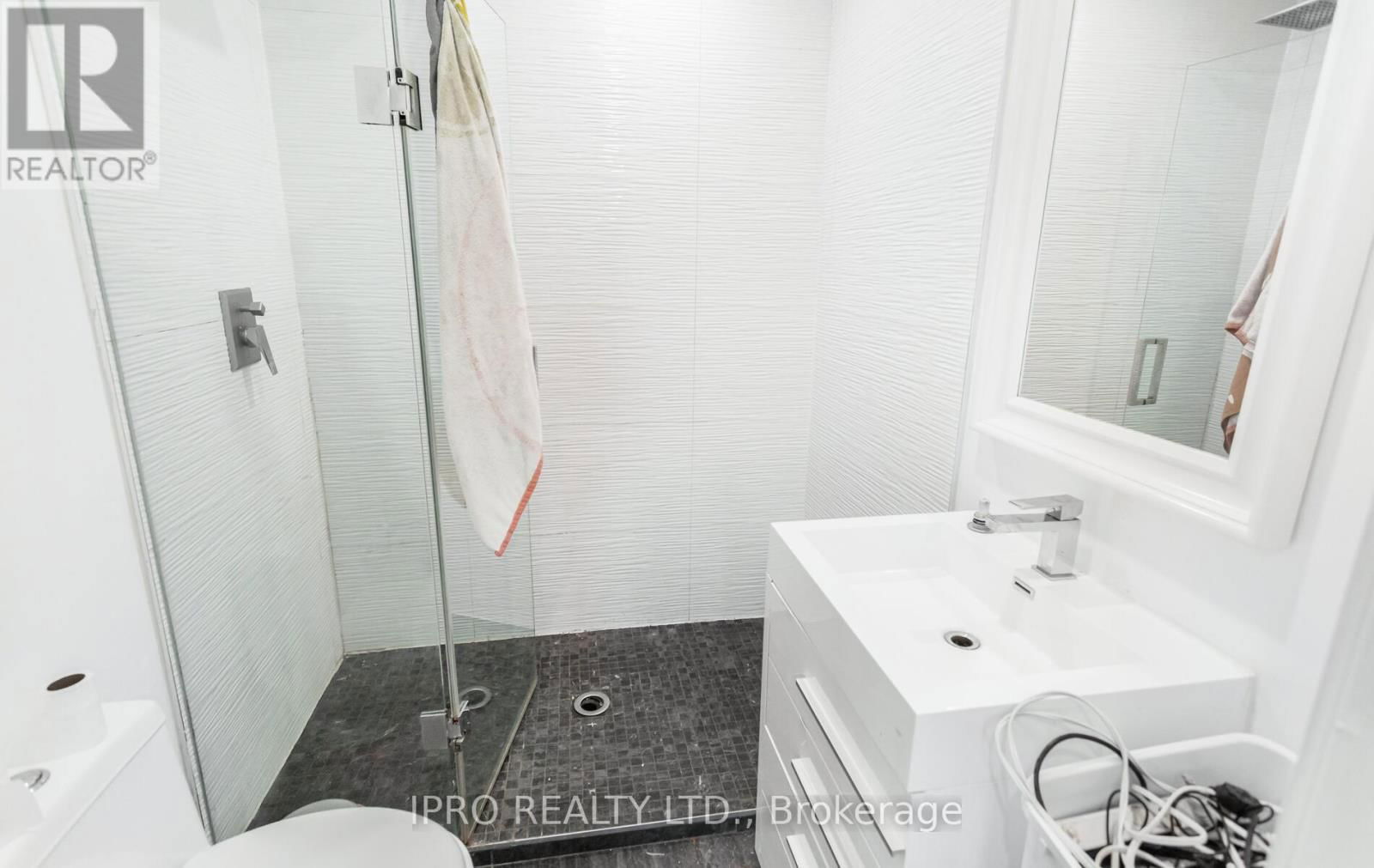 103 ALLINGHAM GARDENS Image 33