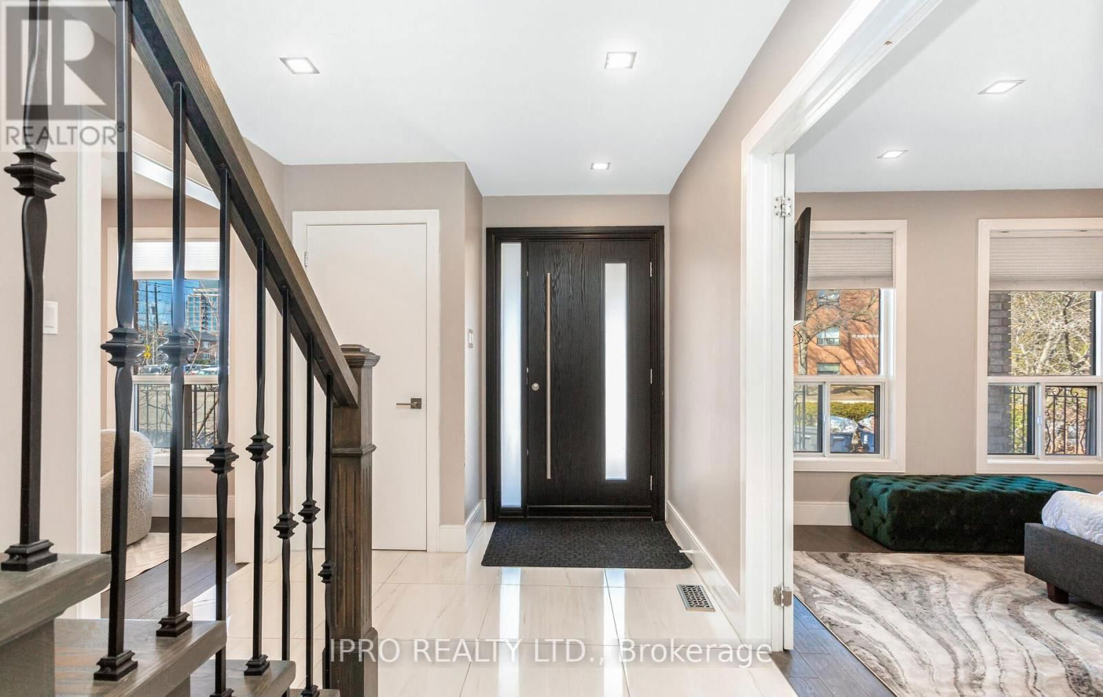 103 ALLINGHAM GARDENS Image 4