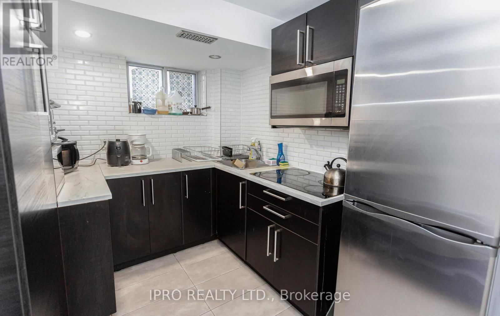 103 ALLINGHAM GARDENS Image 44