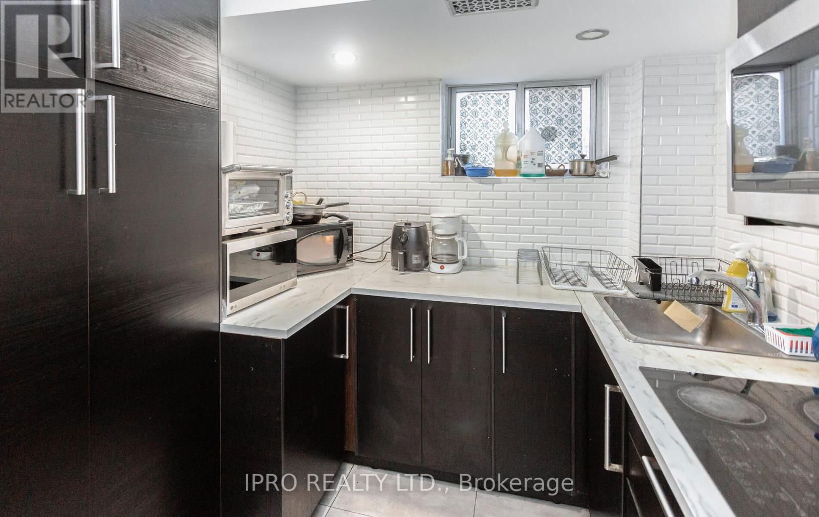 103 ALLINGHAM GARDENS Image 45