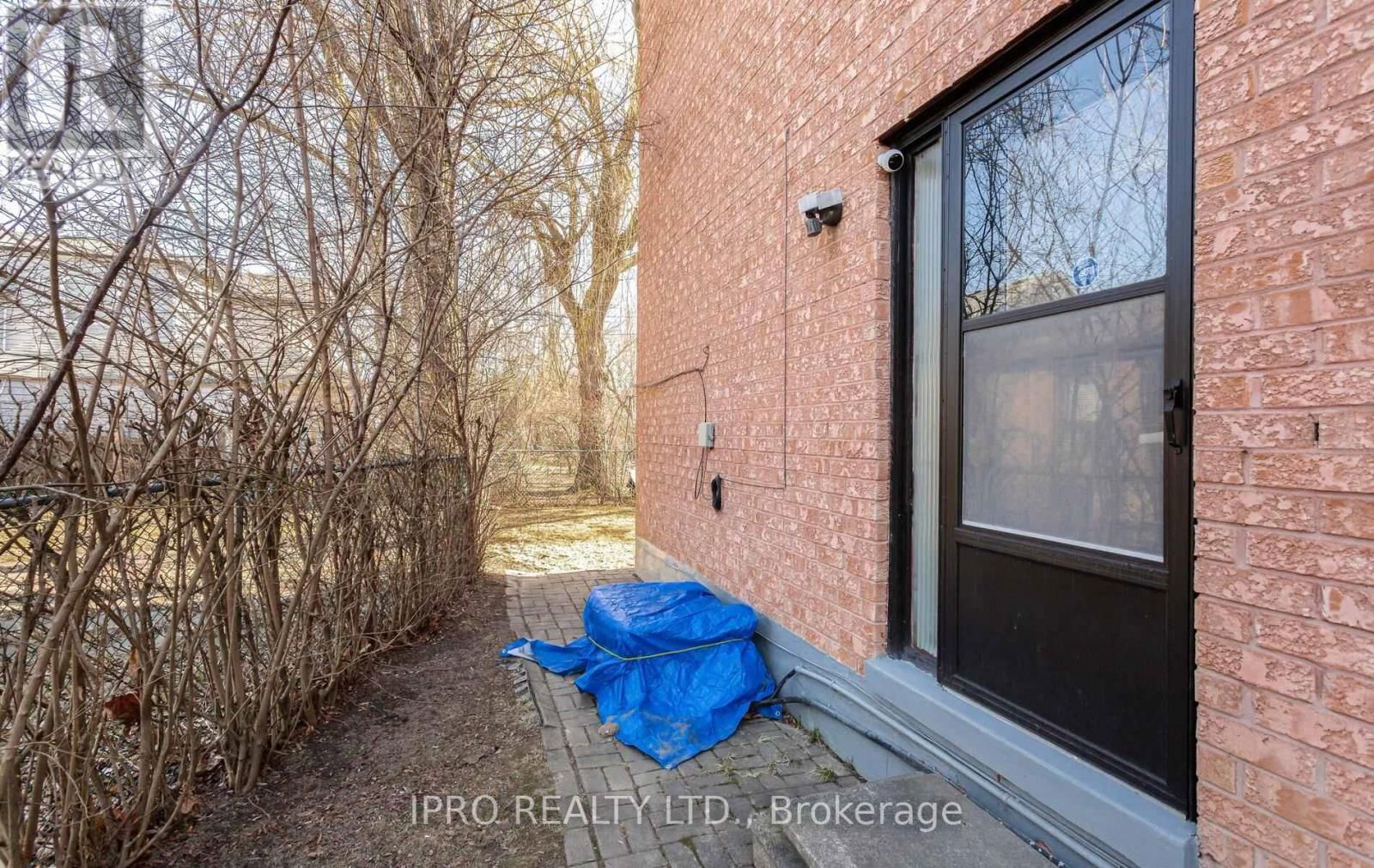 103 ALLINGHAM GARDENS Image 48