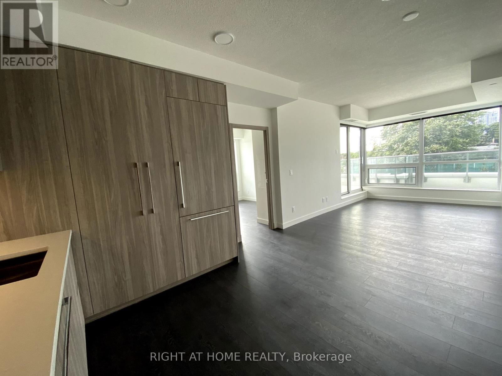 606 - 25 MCMAHON DRIVE Image 12