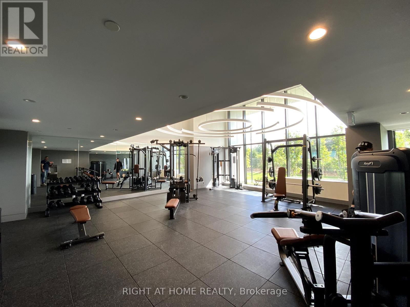 606 - 25 MCMAHON DRIVE Image 3