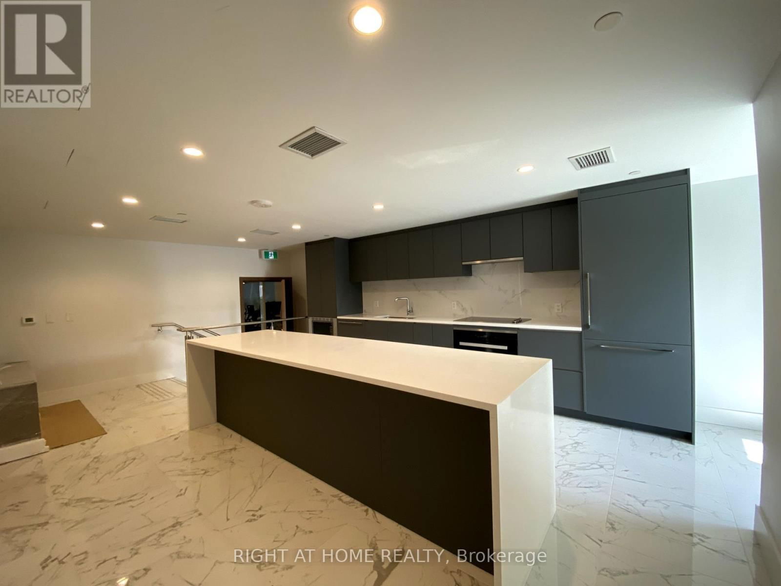 606 - 25 MCMAHON DRIVE Image 6