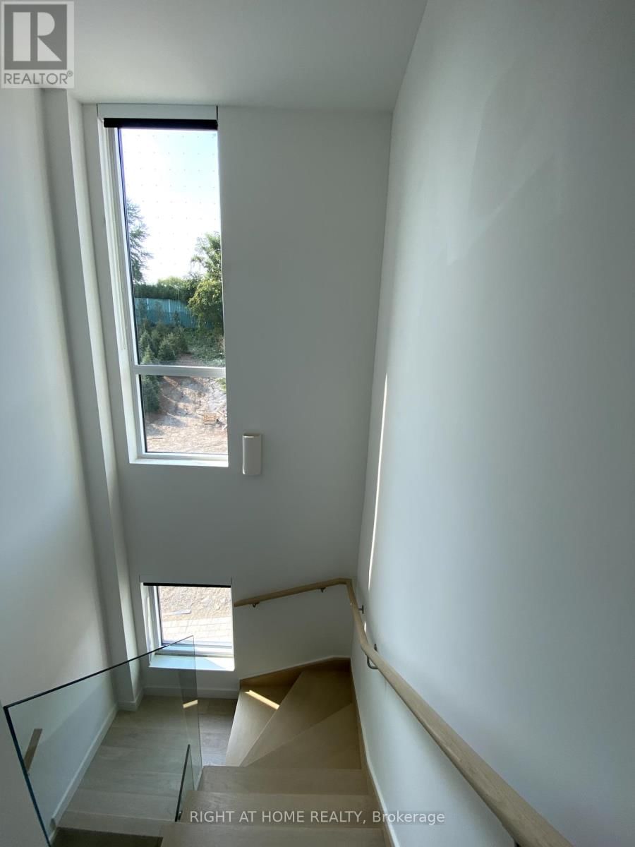 106 - 11 MCMAHON DRIVE Image 10