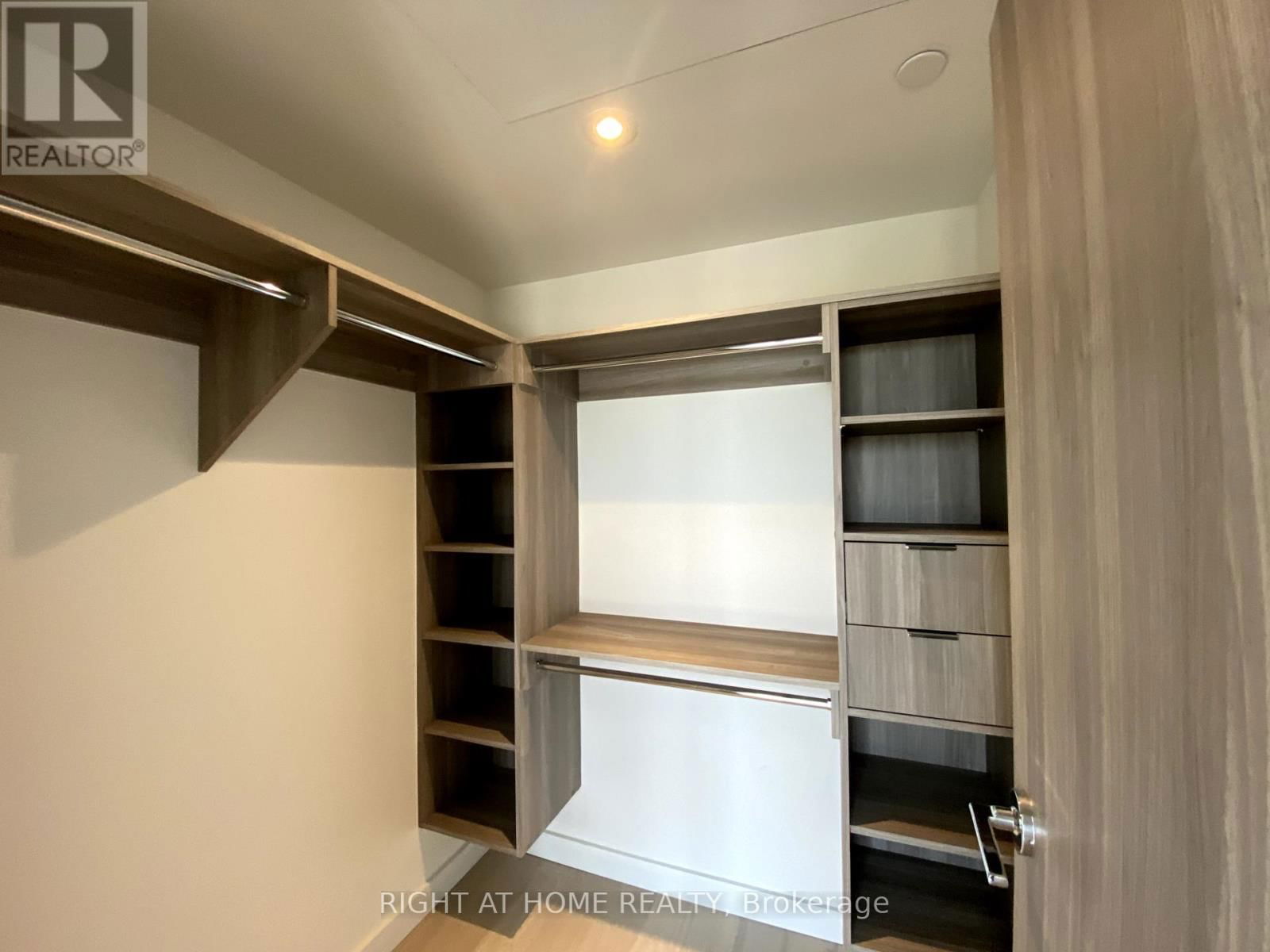 106 - 11 MCMAHON DRIVE Image 14