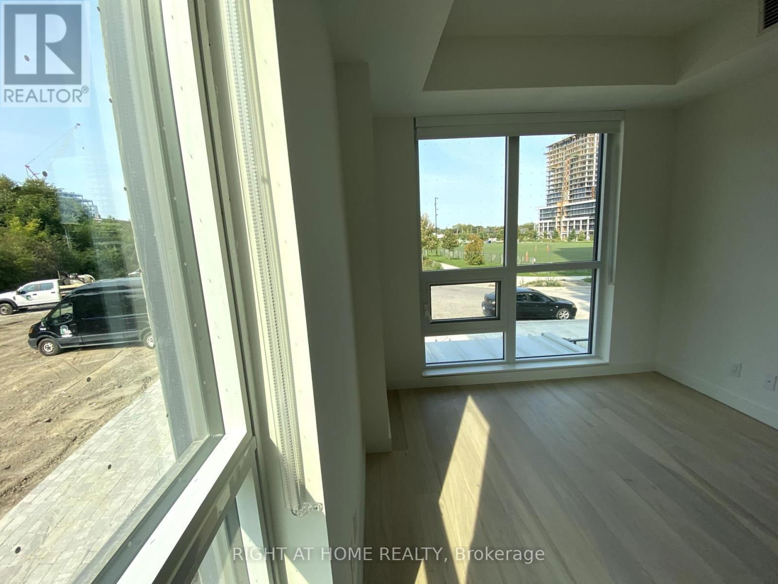 106 - 11 MCMAHON DRIVE Image 17