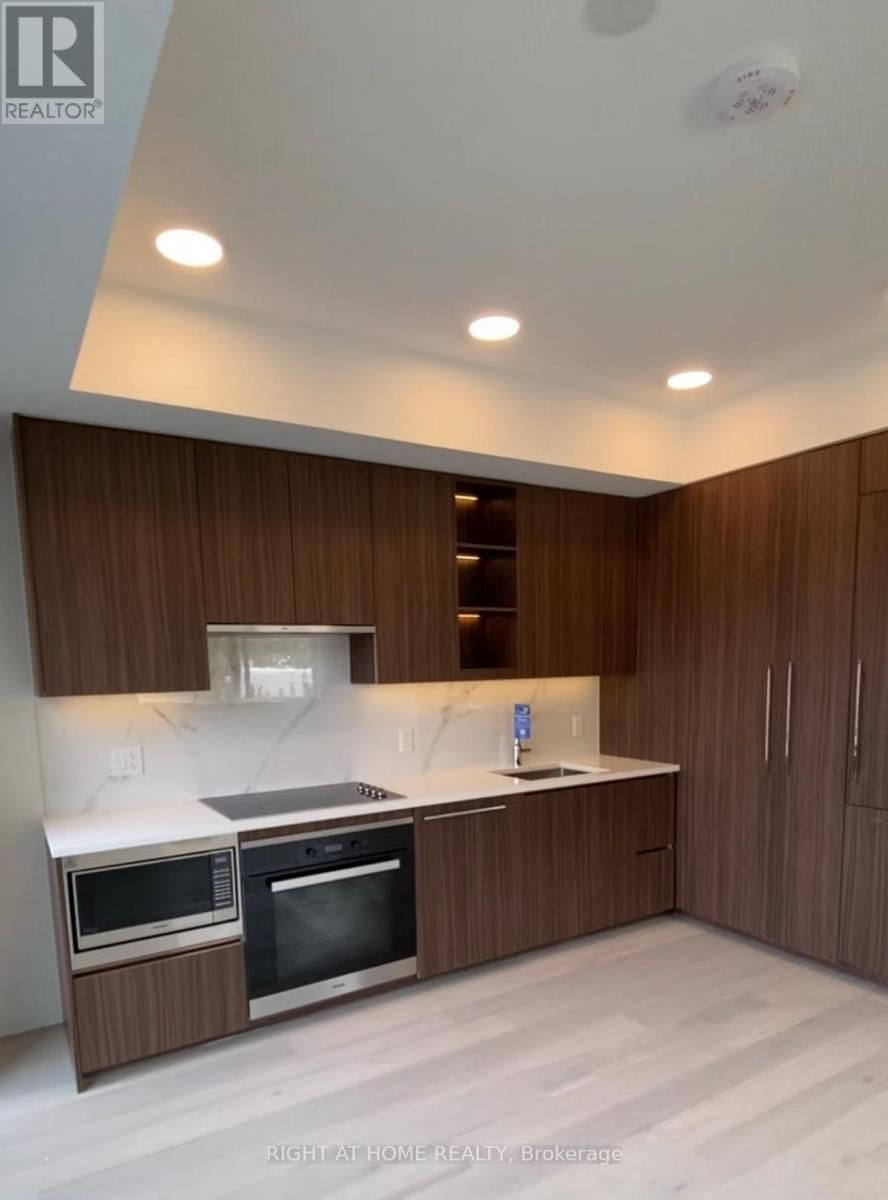 106 - 11 MCMAHON DRIVE Image 21