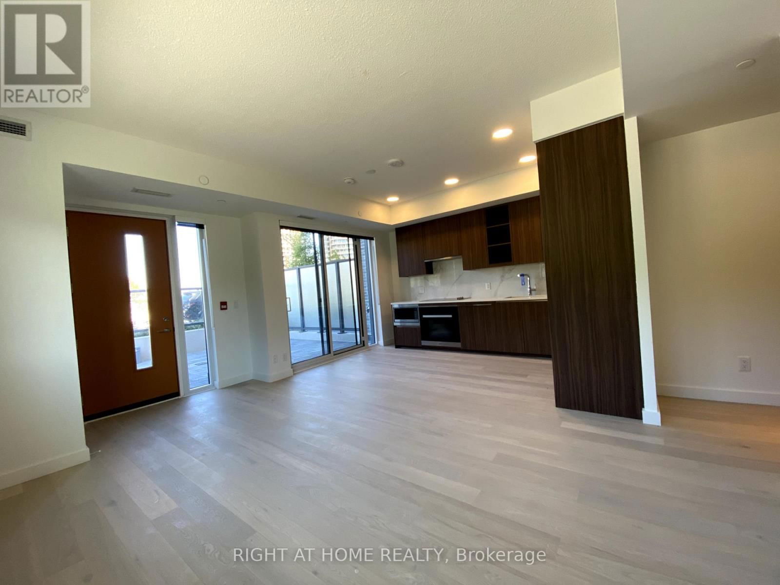 106 - 11 MCMAHON DRIVE Image 30