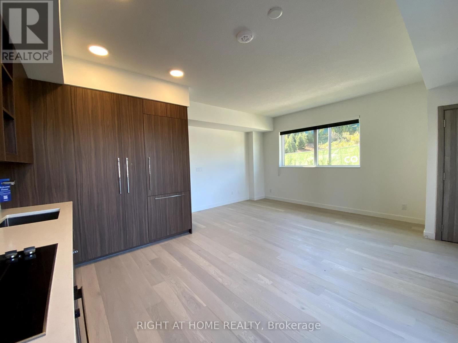 106 - 11 MCMAHON DRIVE Image 32