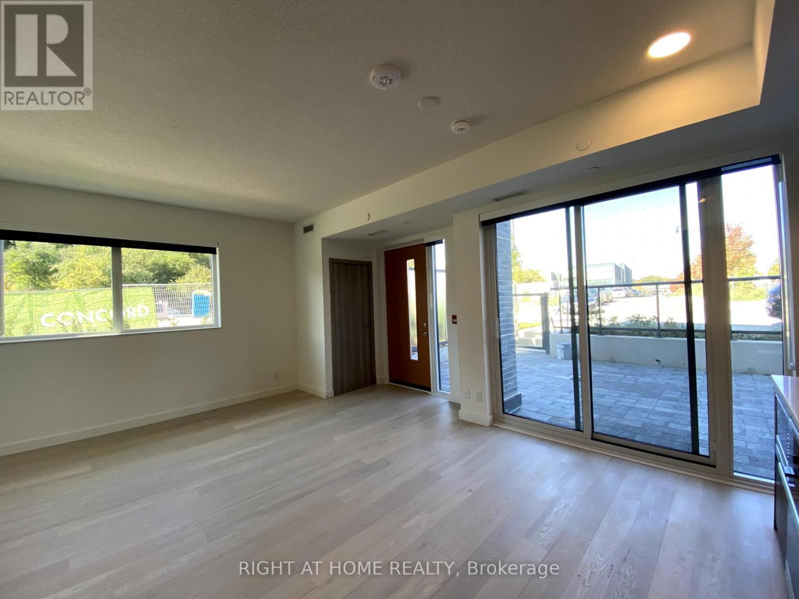 106 - 11 MCMAHON DRIVE Image 33