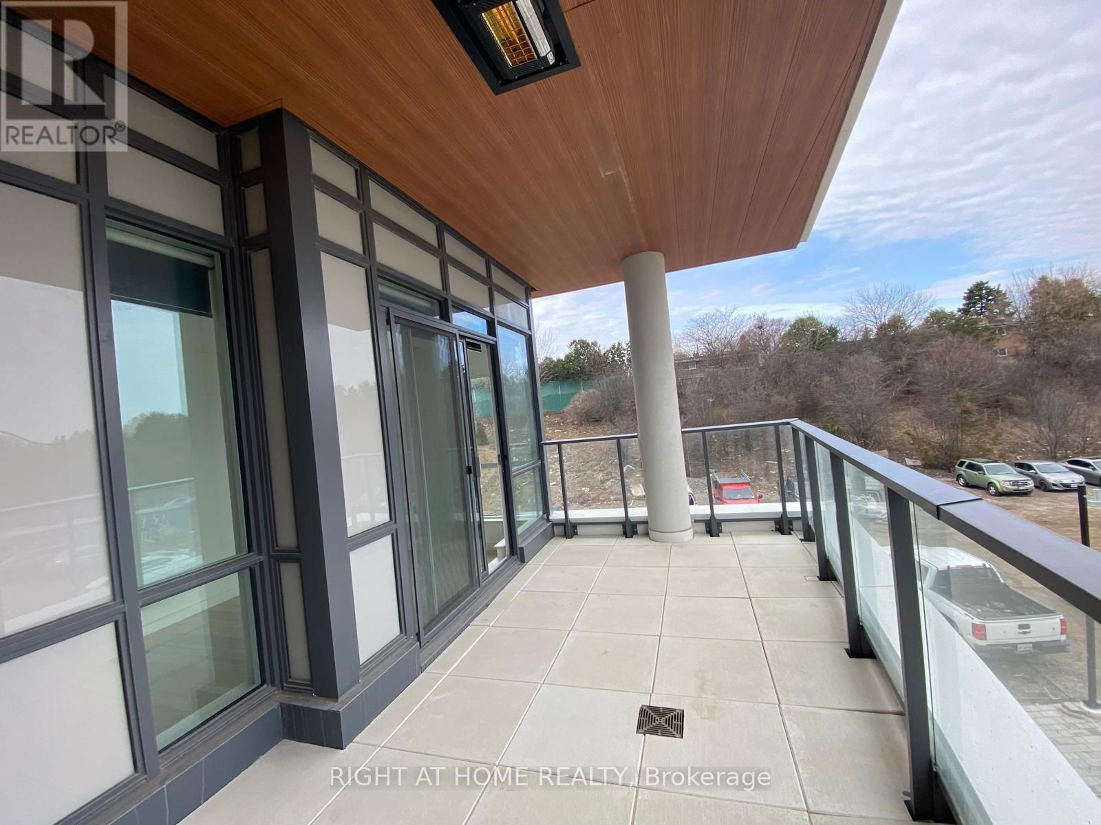 106 - 11 MCMAHON DRIVE Image 38