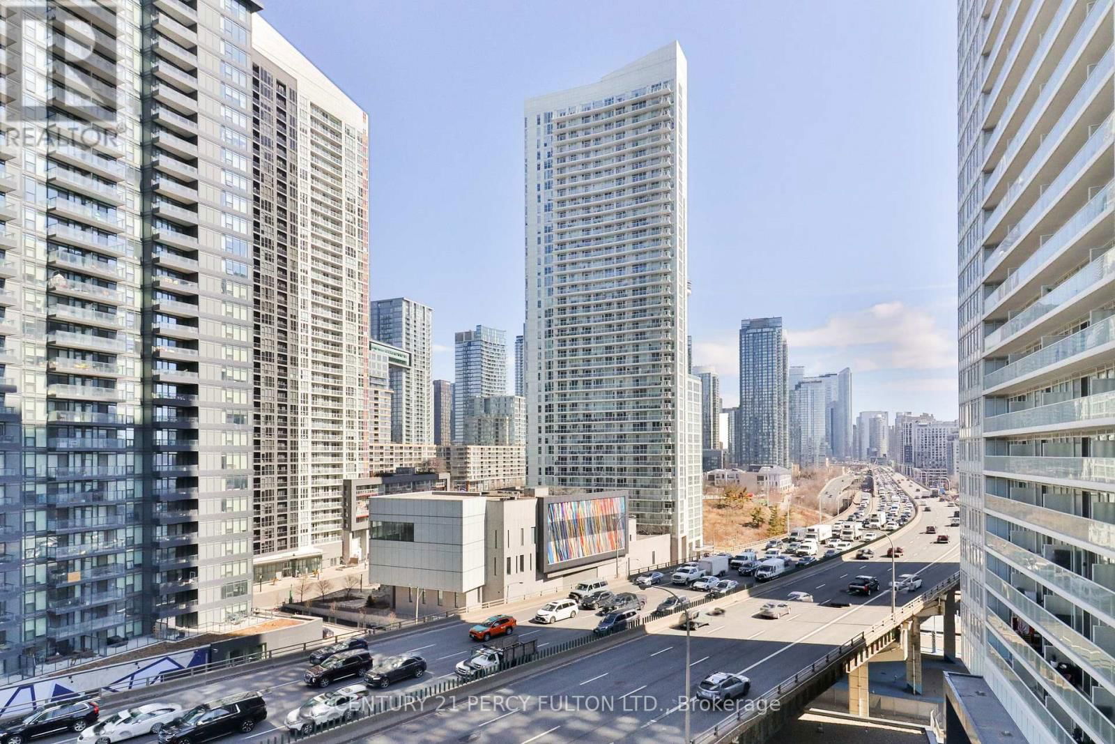 1107 - 19 BATHURST STREET Image 15