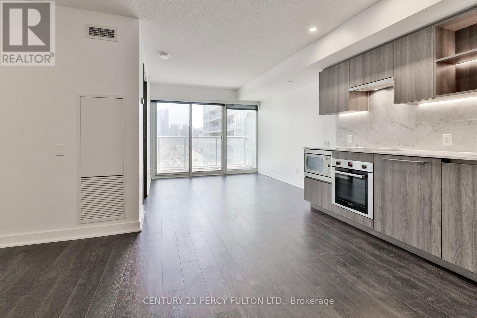 1107 - 19 BATHURST STREET Image 3