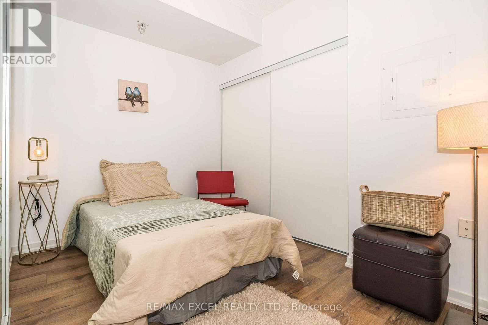 #821W - 36 LISGAR STREET Image 11