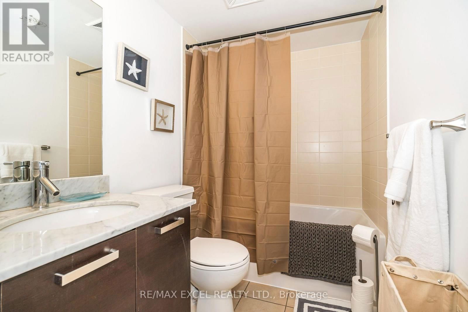 #821W - 36 LISGAR STREET Image 14