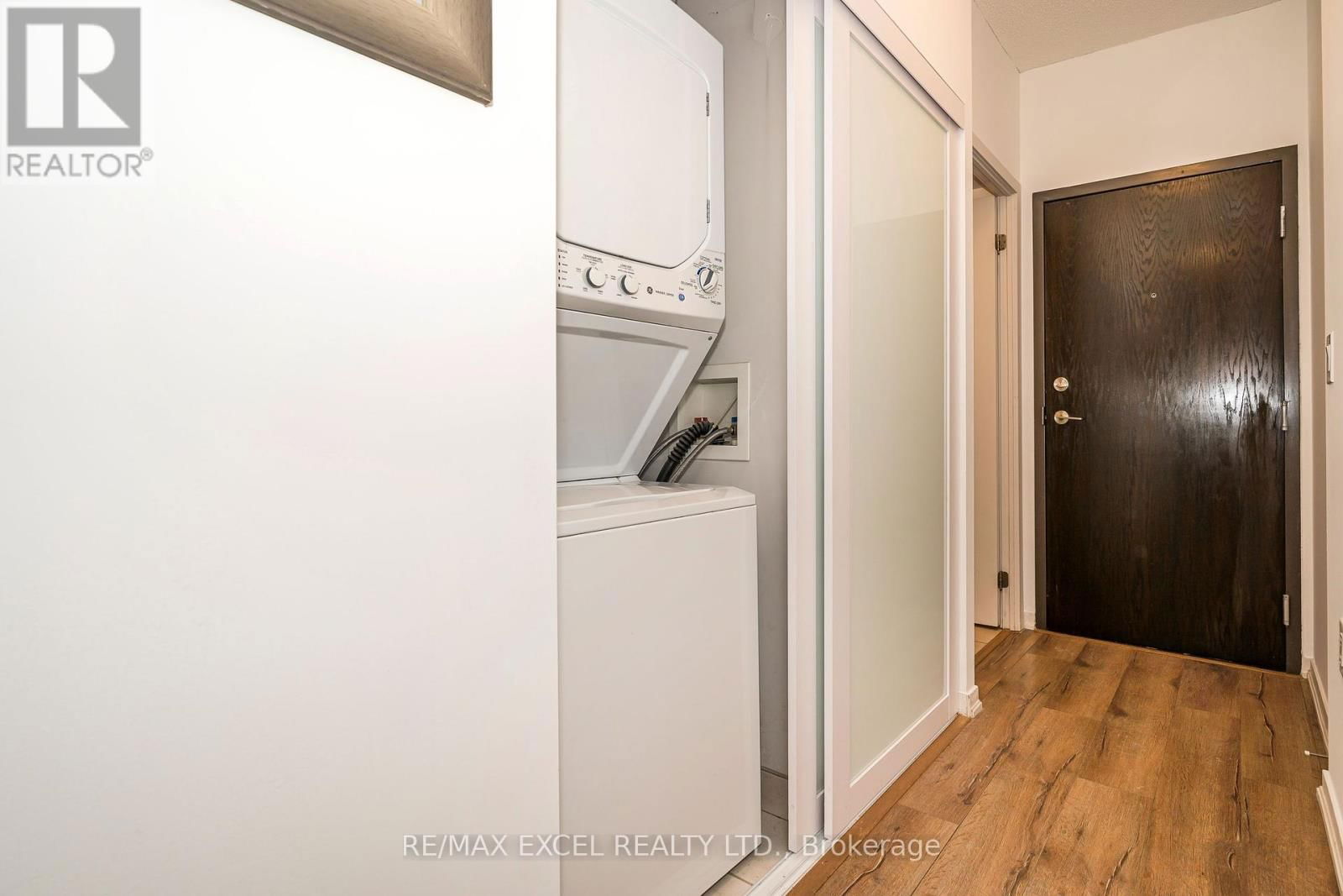 #821W - 36 LISGAR STREET Image 15