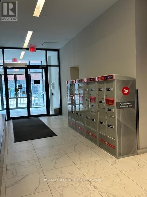 #821W - 36 LISGAR STREET Image 24