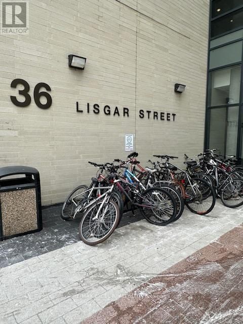 #821W - 36 LISGAR STREET Image 26
