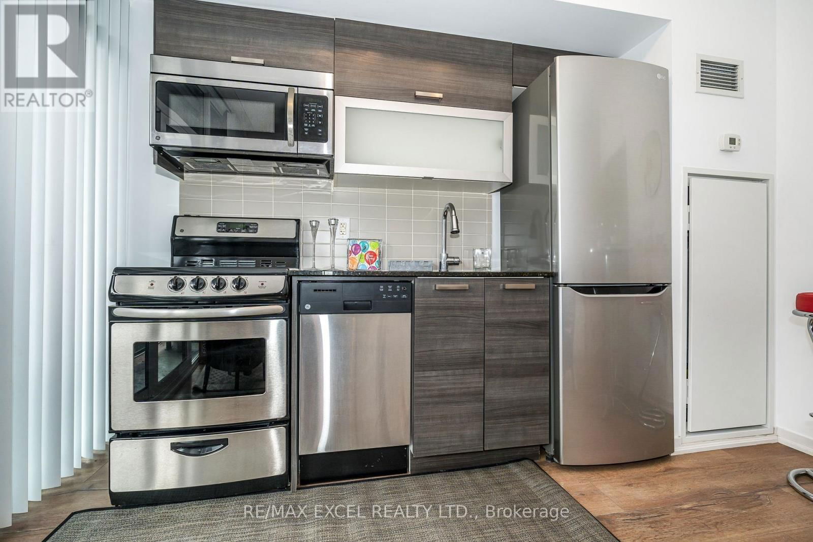 #821W - 36 LISGAR STREET Image 8