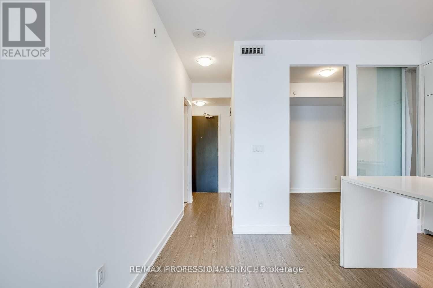 411 - 106 DOVERCOURT ROAD Image 6