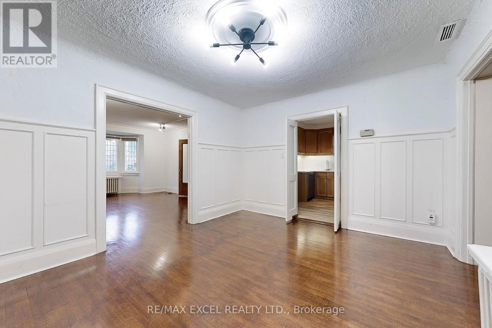 317 WARREN ROAD Image 11