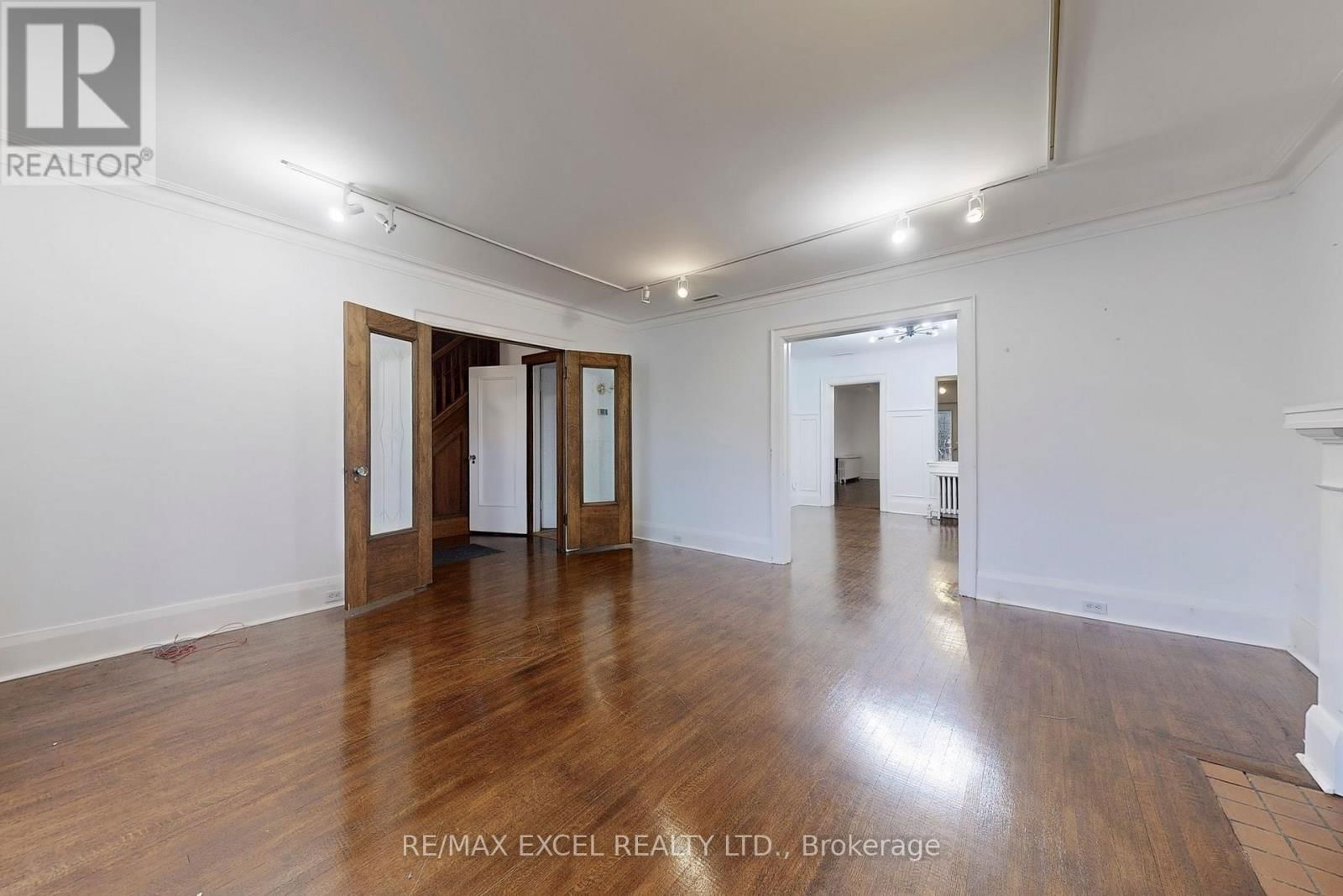317 WARREN ROAD Image 15