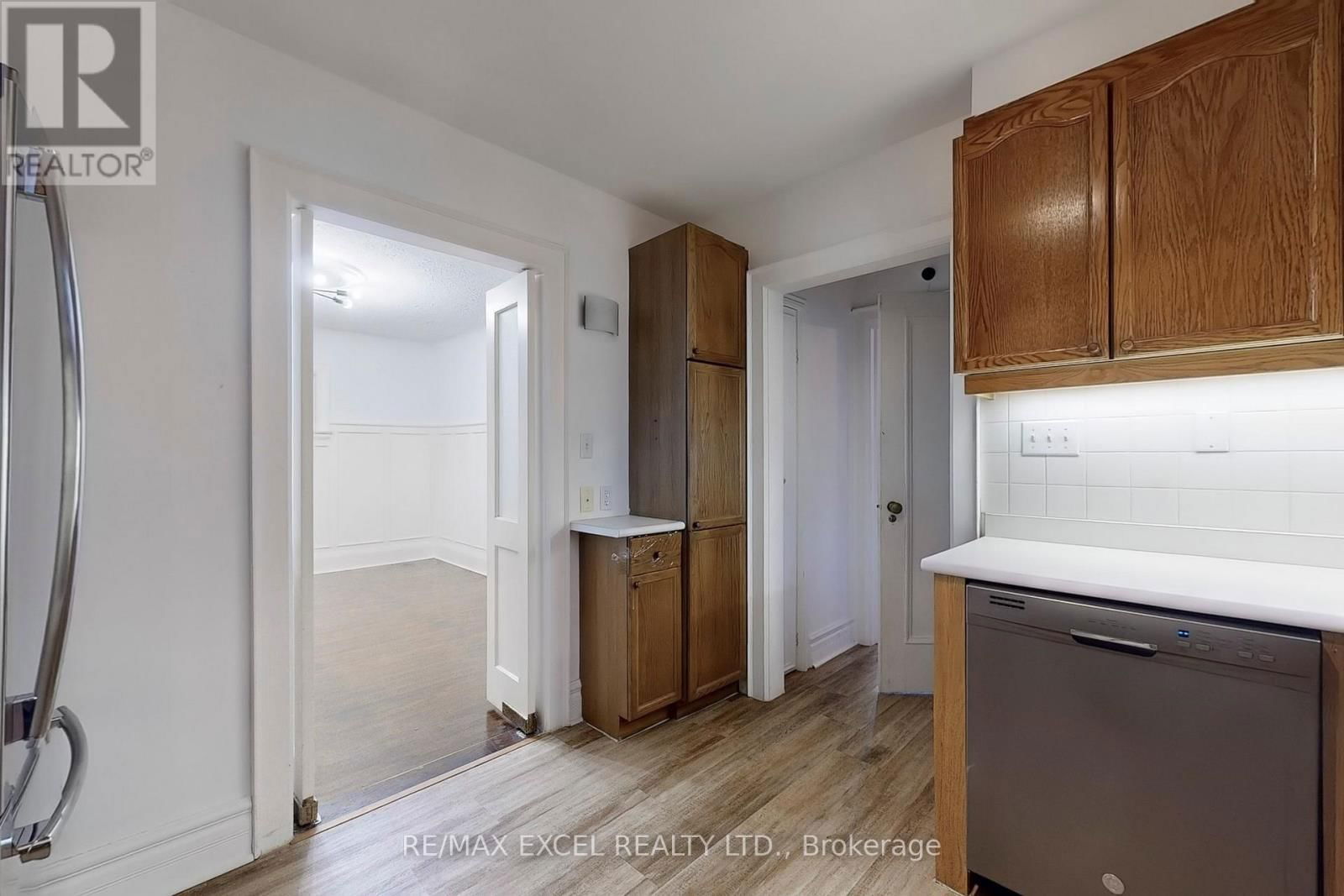 317 WARREN ROAD Image 18