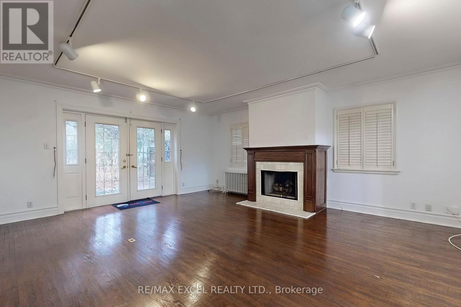 317 WARREN ROAD Image 4