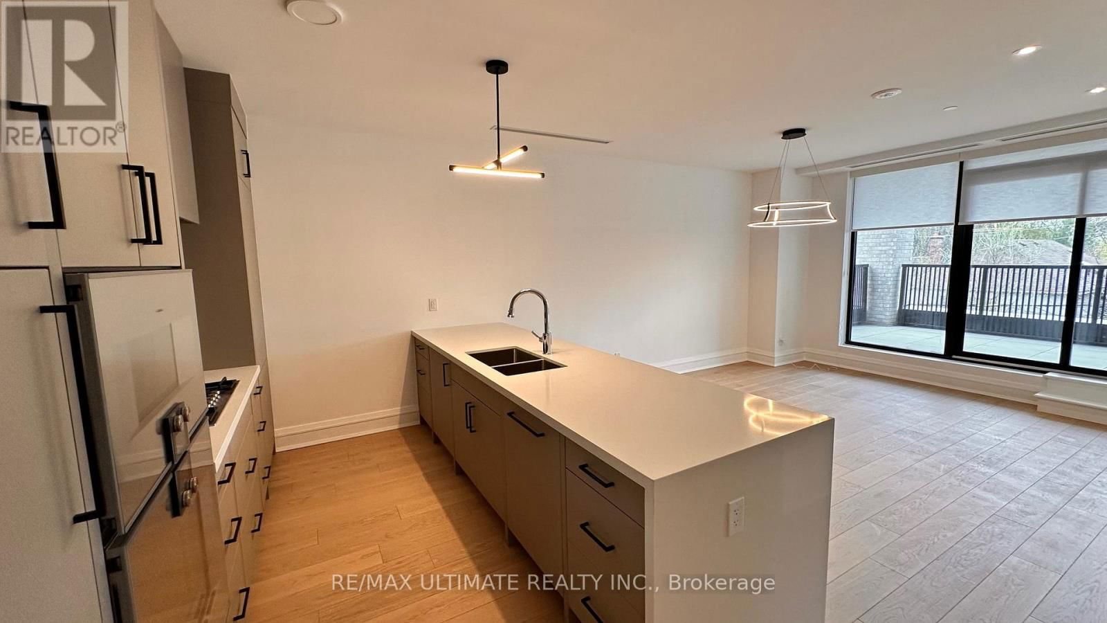 2A - 2010 BATHURST STREET Image 10