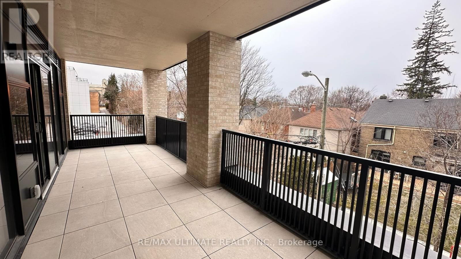 2A - 2010 BATHURST STREET Image 18