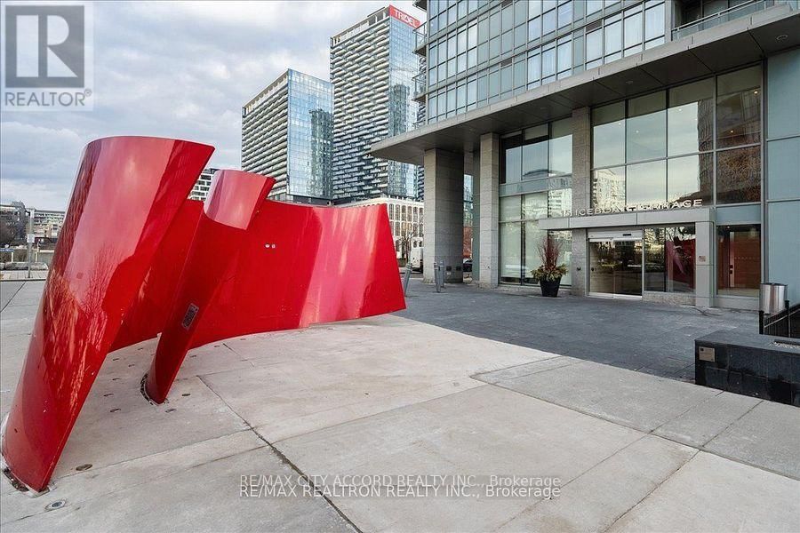 2015 - 15 ICEBOAT TERRACE Image 4