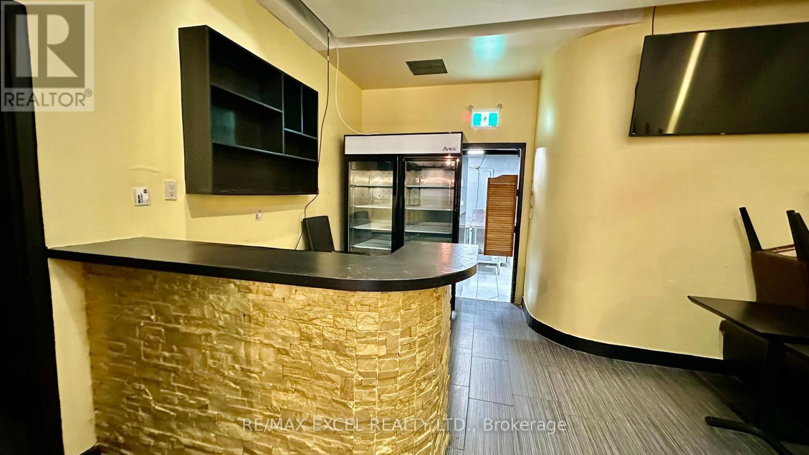 101 - 394 BLOOR STREET WEST Image 3