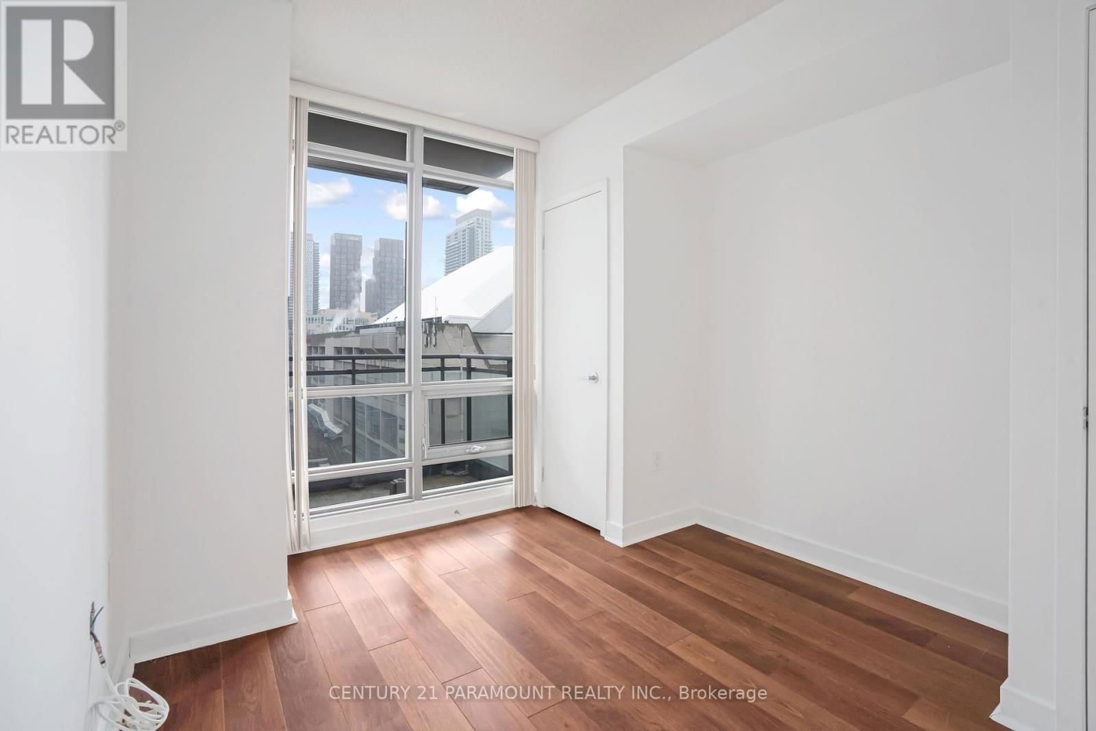 1609 - 5 MARINER TERRACE Image 17