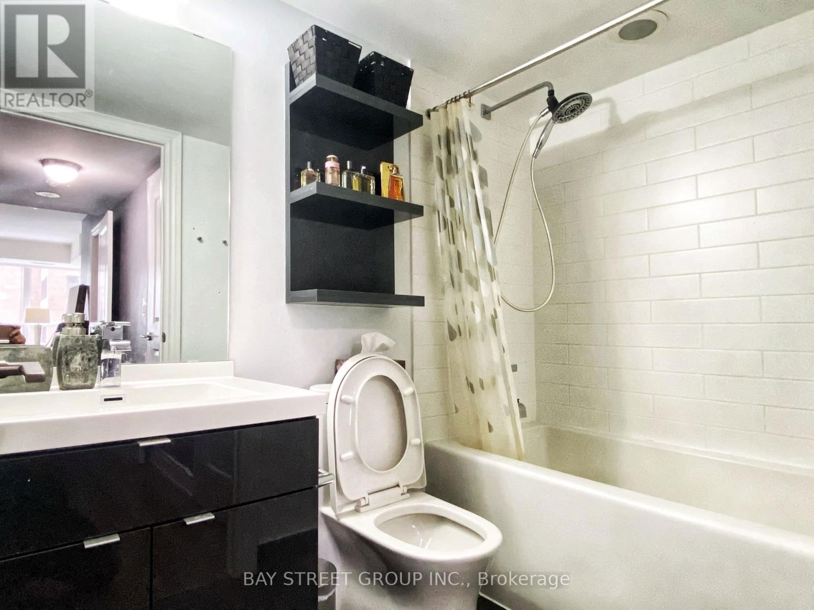 712 - 28 TED ROGERS WAY Image 10