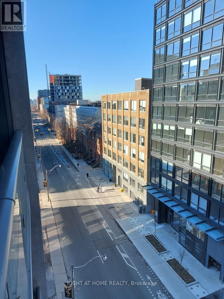 713 - 435 RICHMOND STREET WEST Image 11