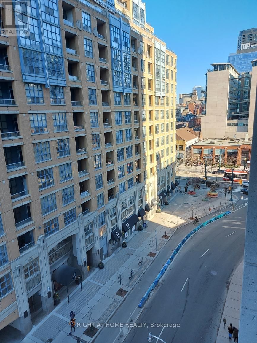 713 - 435 RICHMOND STREET WEST Image 12