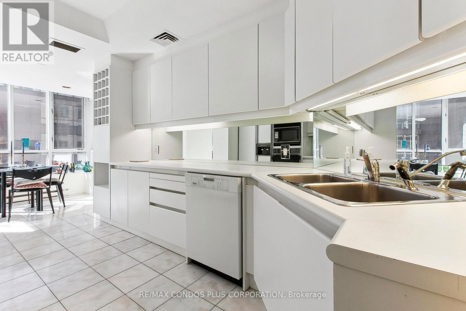 1013 - 211 QUEENS QUAY WEST Image 14