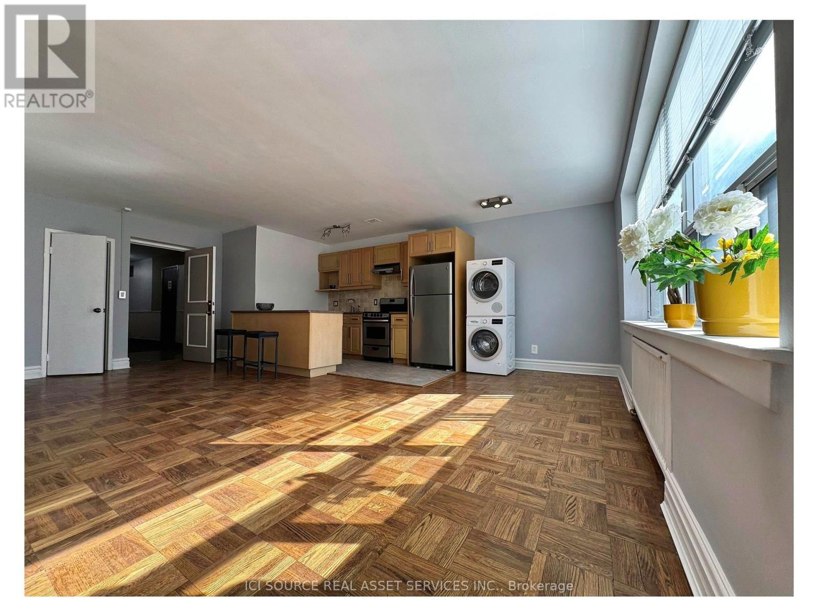 201 - 2 RIDELLE AVENUE Image 1