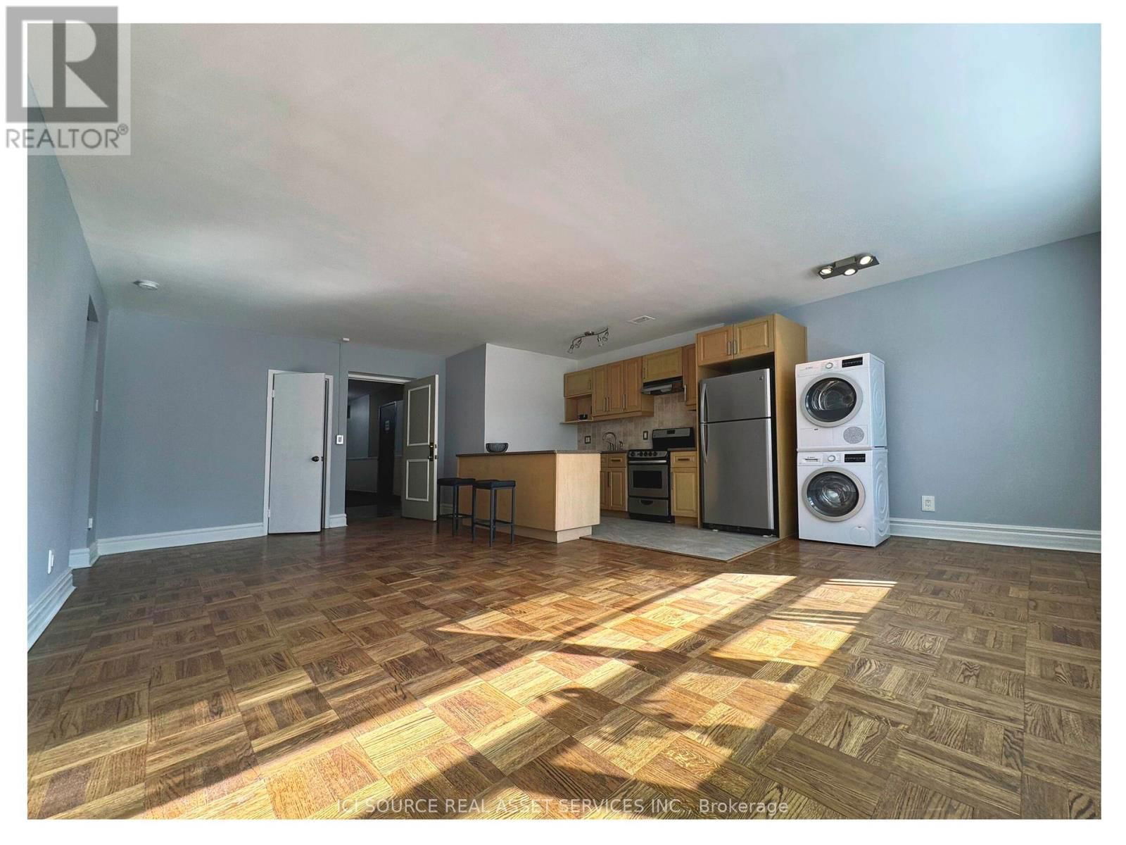 201 - 2 RIDELLE AVENUE Image 4
