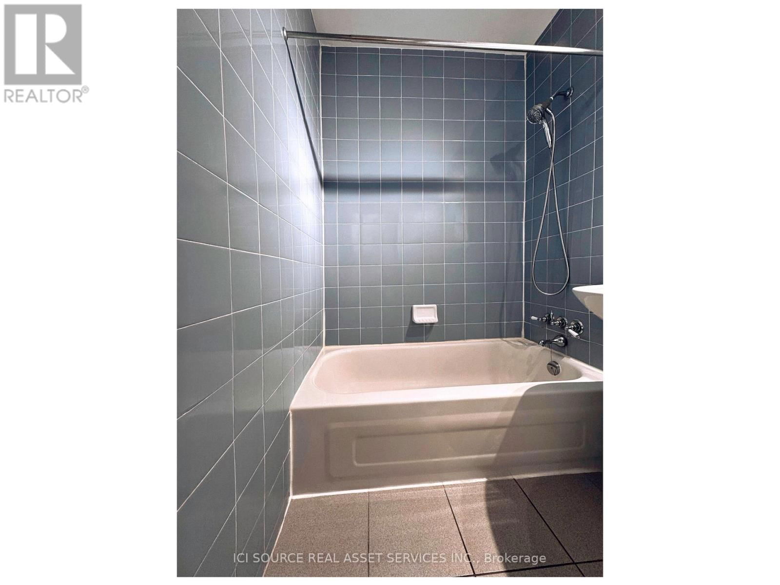 201 - 2 RIDELLE AVENUE Image 6