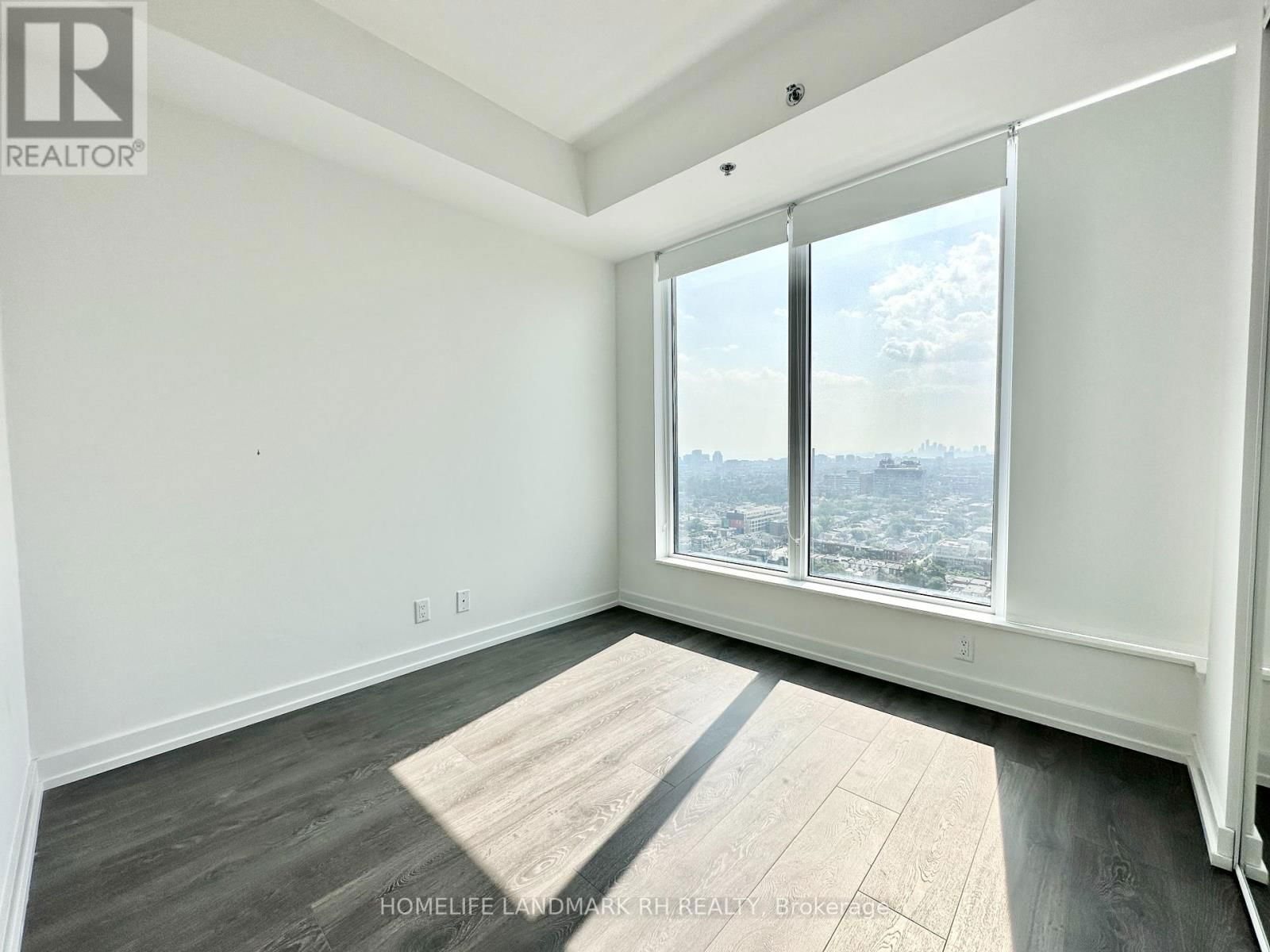 2703 - 203 COLLEGE STREET Image 4