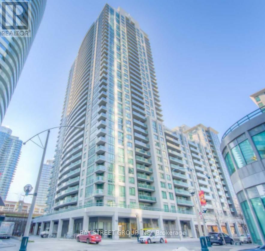 3808 - 19 GRAND TRUNK CRESCENT Image 16