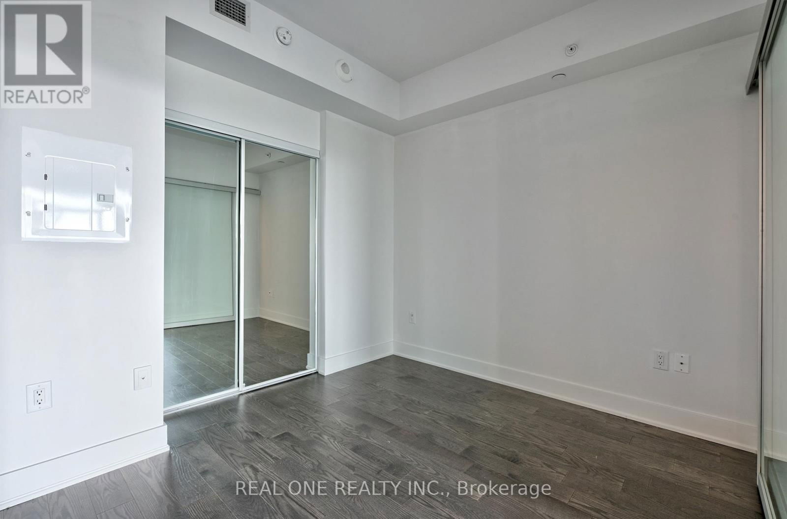 3108 - 955 BAY STREET Image 6
