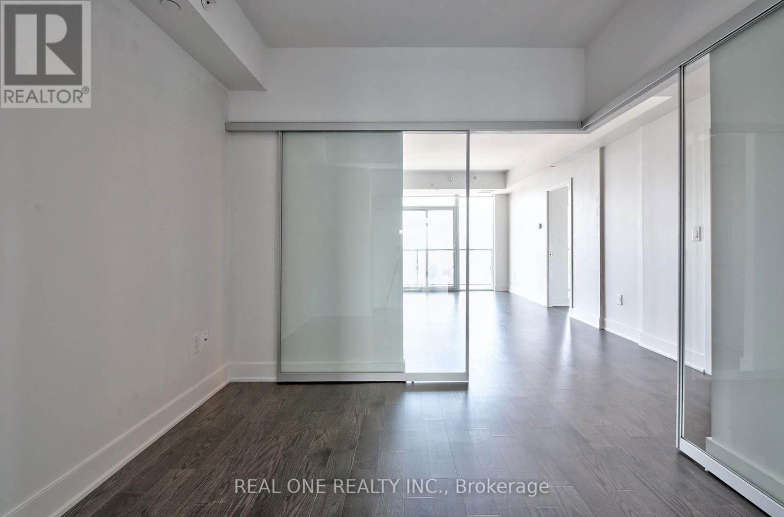 3108 - 955 BAY STREET Image 8